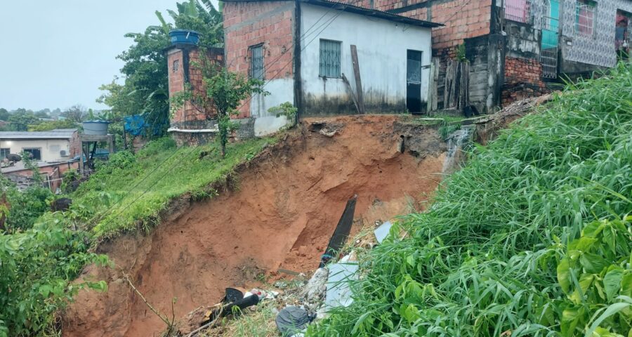 Chuva provocou deslizamento no Monte das Oliveiras, na Zona Norte da cidade - Foto: Reprodução/WhatsApp