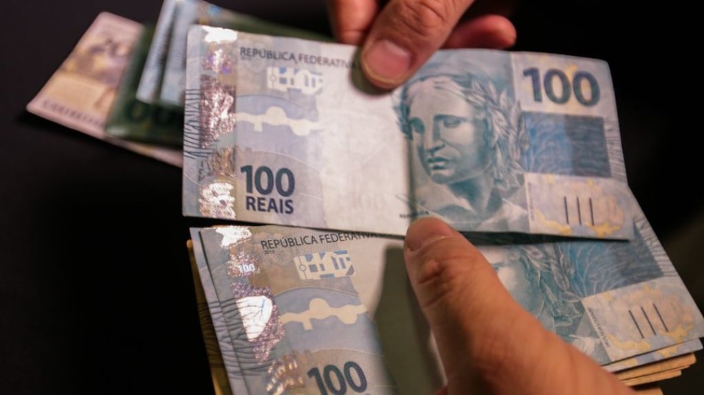 Último reajuste do salário mínimo passou a valer no dia 1º de janeiro, elevando o piso para R$ 1.302 - Foto: Marcelo Casal Jr/Agência Brasil