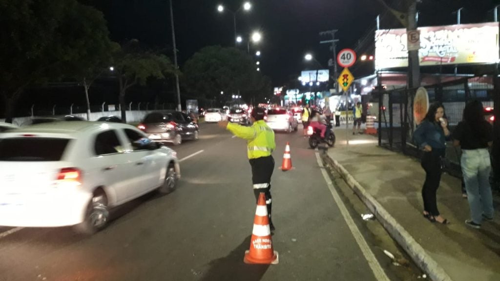 Fiscalização noturna de trânsito ocorre próximo de igreja na Zona Norte - Divulgação/IMMU