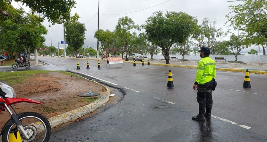 Motorista que não parar para agente de trânsito pode pegar de seis meses a dois anos de prisão -Foto: Divulgação/Semcom