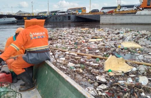 Limpeza na orla de Manaus retira resíduos diariamente - Foto: Divulgação/Semulsp