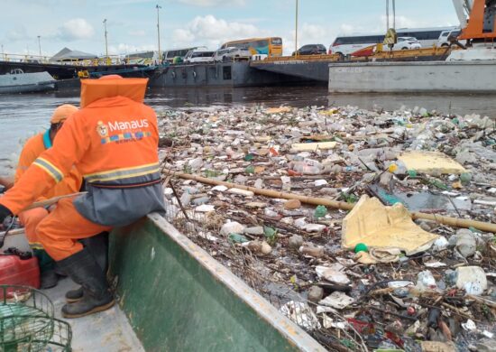 Limpeza na orla de Manaus retira resíduos diariamente - Foto: Divulgação/Semulsp