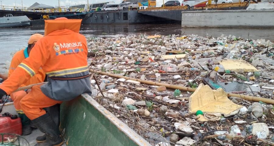 Limpeza na orla de Manaus retira resíduos diariamente - Foto: Divulgação/Semulsp