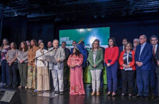 O presidente Lula se reúne nesta sexta-feira (26) com as ministras do Meio Ambiente Marina Silva e dos Povos Originários Sonia Guajajara - Foto: Reprodução/Twitter @LulaOficial @ricardostuckert