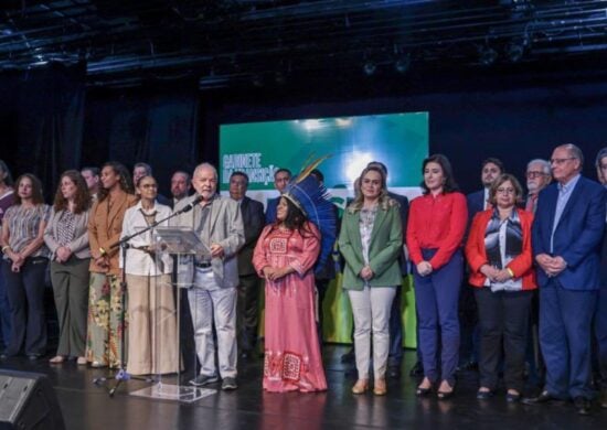 O presidente Lula se reúne nesta sexta-feira (26) com as ministras do Meio Ambiente Marina Silva e dos Povos Originários Sonia Guajajara - Foto: Reprodução/Twitter @LulaOficial @ricardostuckert