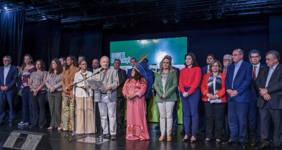 O presidente Lula se reúne nesta sexta-feira (26) com as ministras do Meio Ambiente Marina Silva e dos Povos Originários Sonia Guajajara - Foto: Reprodução/Twitter @LulaOficial @ricardostuckert