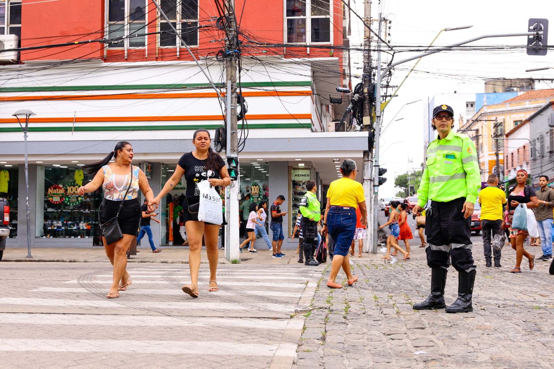 Operação reforça atuação de agentes de trânsito em ruas de intenso comércio - Foto: João Viana/Semcom