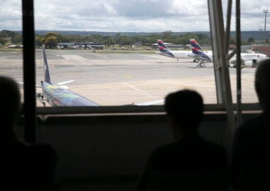 Passageiros que teve voo cancelado pode adquirir reembolso da passagem - Foto: José Cruz/Agência Brasil