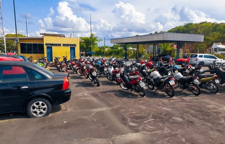 Leilão: são diversos os veículos disponibilizados, tais como motocicletas, motonetas e carros - Foto: Divulgação/PRF-AM