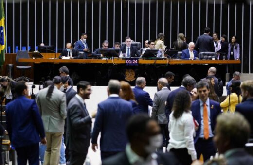 Projeto para viabilizar pagamento do piso salarial da enfermagem é aprovado - Foto: Pedro Valadares/Câmara dos Deputados