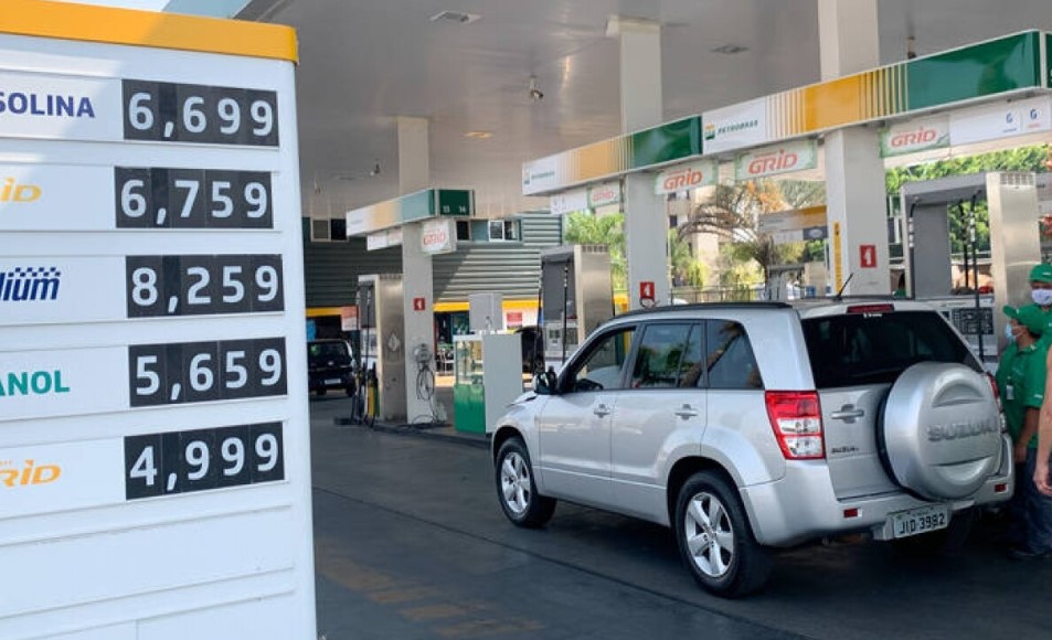 Gasolina: item foi maior pressão sobre inflação no Brasil em novembro, diz IBGE
