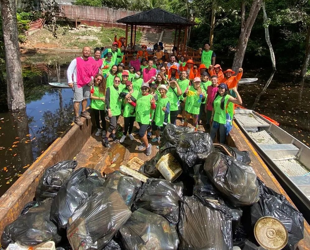 Projeto Remada Ambiental já retirou mais de 55 toneladas de resíduos de igarapés em 6 anos - Foto: Reprodução/Instagram @projetoremadaambiental_