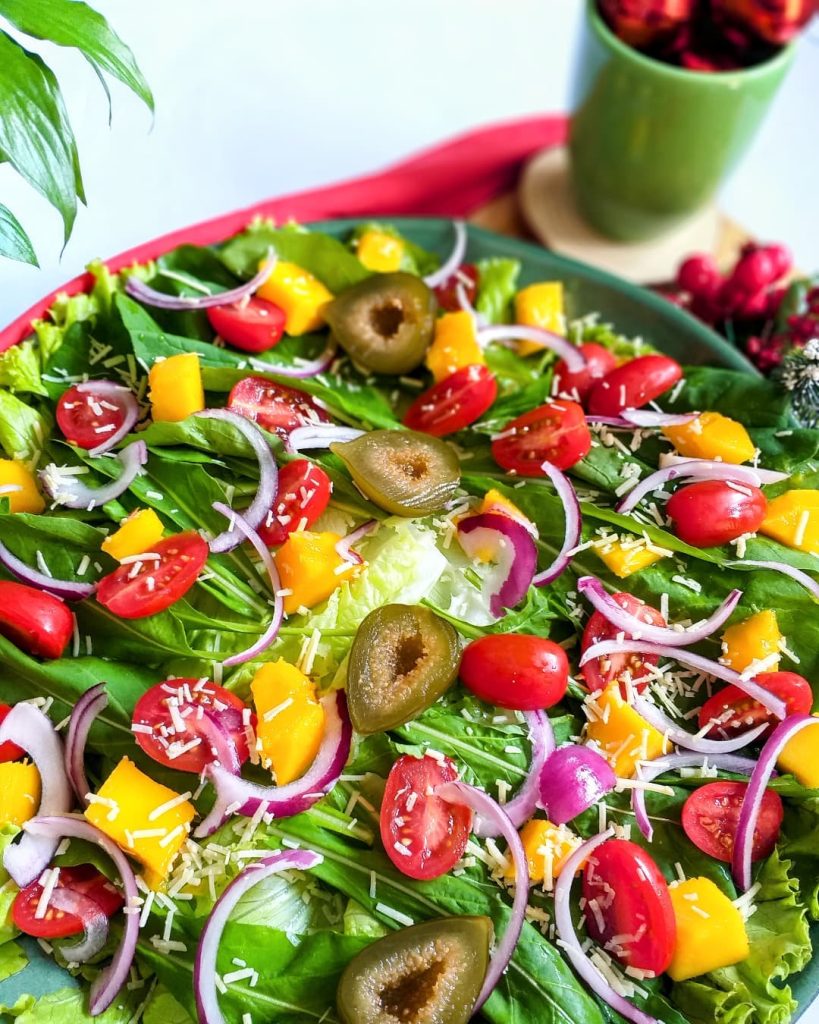 Salada Tropical Natalina - Foto: Reprodução/Receitaria