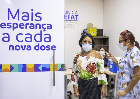 Vacina contra Covid-19 é ofertada gratuitamente em mais de 70 pontos de Manaus - Foto: Divulgação/Semsa-