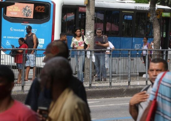 serviços prestados recuam 0,6% em outubro ante setembro, afirma IBGE