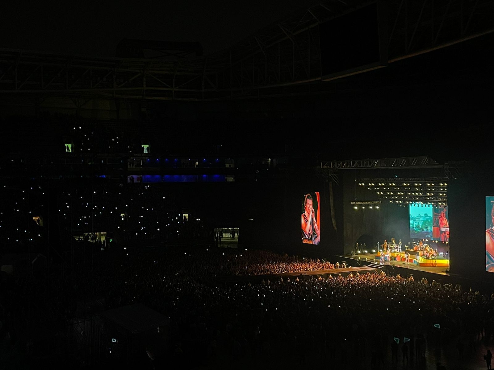 Harry Styles se apresentou pela segunda vez em São Paulo com a turnê After Hours nesta terça-feira (13) - Foto: Maby Barros
