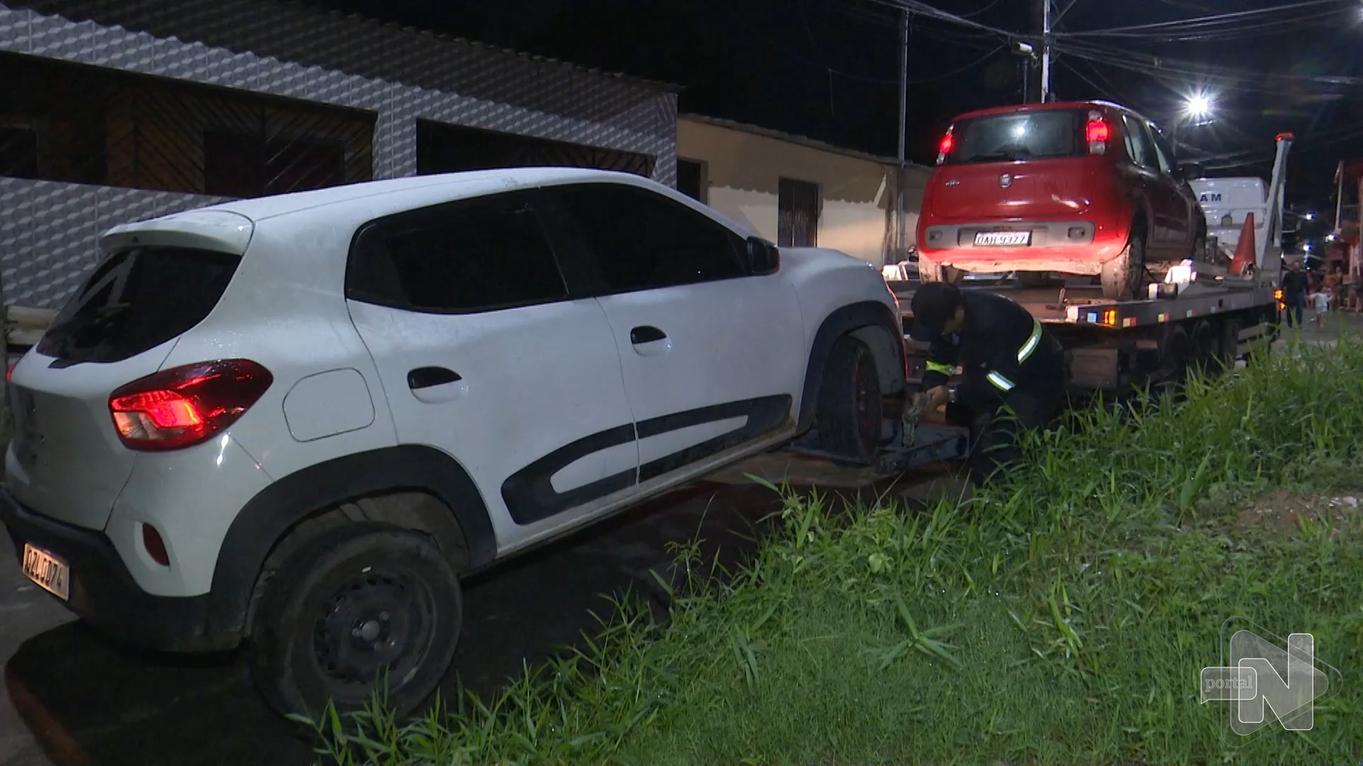 Suspeitos deixam carros para escapar da polícia na Zona Oeste de Manaus
