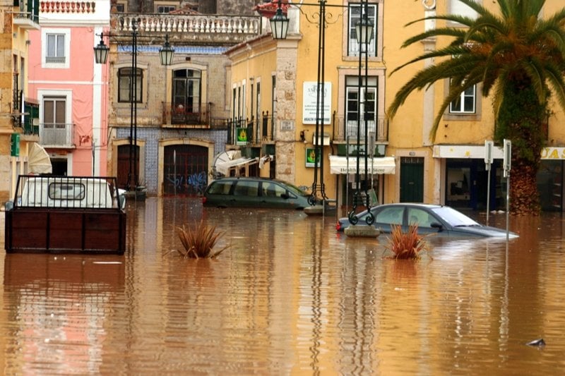 Tempestade em Portugal prova inundações em diversas cidades - Foto: Reprodução/Twitter @realfrancisport