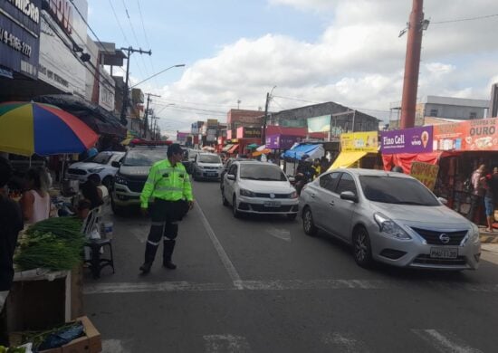 Agentes monitoram trânsito nas proximidades de áreas comerciais - Foto: Divulgação/IMMU