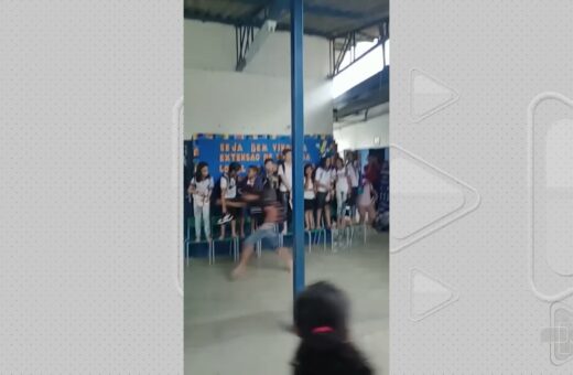 Forte chuva causa alagamento em escola municipal da Zona Norte de Manaus