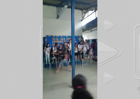 Forte chuva causa alagamento em escola municipal da Zona Norte de Manaus