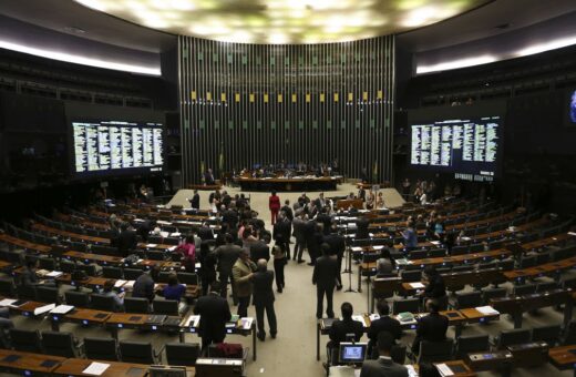 Votação relâmpago sobre reajuste de salário ocorreu na terça (20) no Congresso Nacional - Foto: Fábio Rodrigues Pozzebom/Agência Brasil