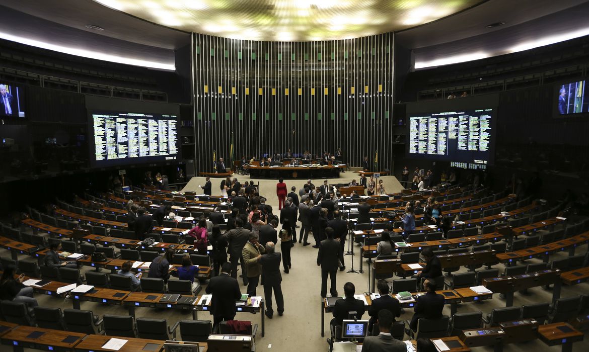 Votação relâmpago sobre reajuste de salário ocorreu na terça (20) no Congresso Nacional - Foto: Fábio Rodrigues Pozzebom/Agência Brasil