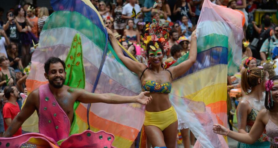 Desfile de blocos de rua no Carnaval do Rio - Foto: Fernando Frazão/Agência Brasil