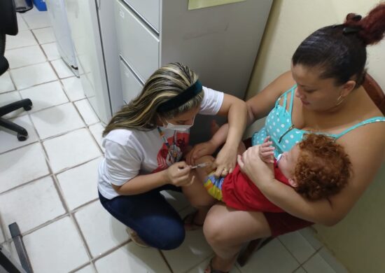 Ação de Saúde: bebês recebem imunização da Covid-19 na Zona Leste de Manaus -