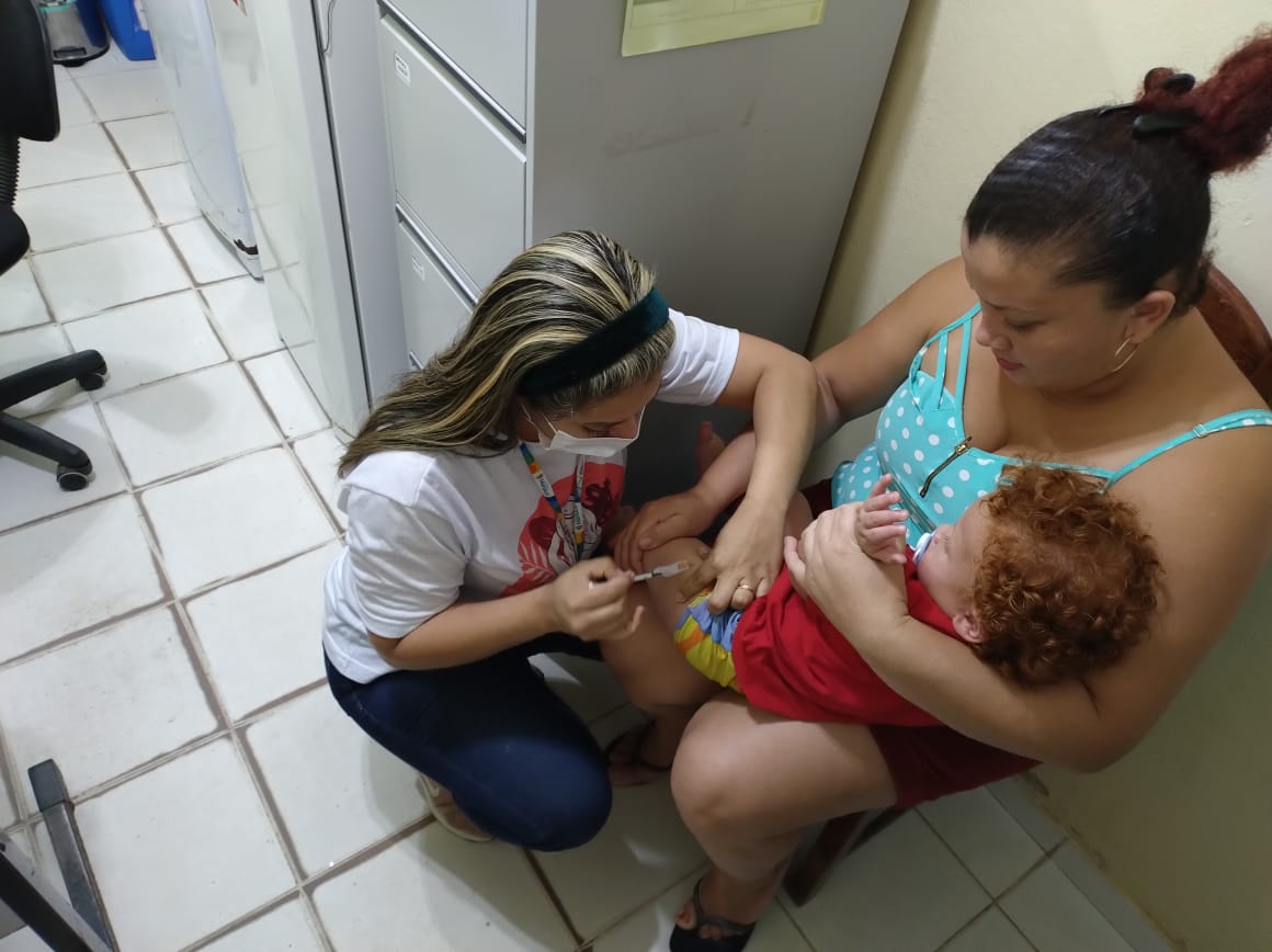 Ação de Saúde: bebês recebem imunização da Covid-19 na Zona Leste de Manaus -
