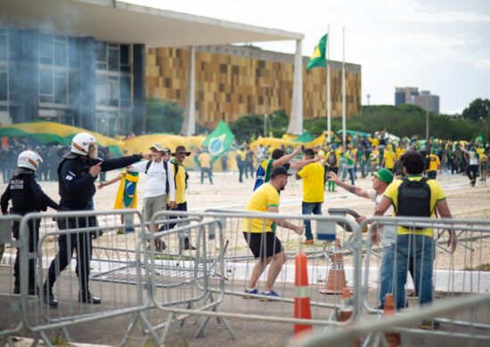 Invasores podem responder por terrorismo com pena de até 30 anos, dizem juristas