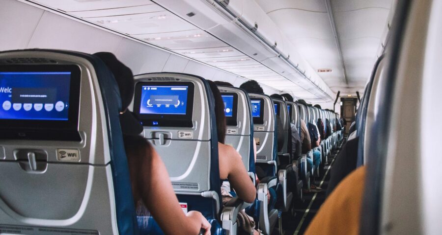 Vagas ociosas em aviões serão utilizadas pelo programa - Foto: Reprodução/Canva