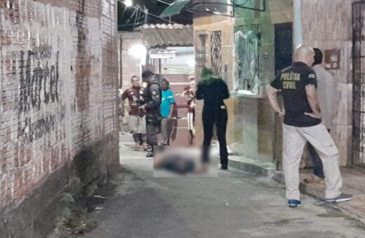 VÍDEO: jovem de 22 anos é morto a tiros em beco da Zona Oeste de Manaus