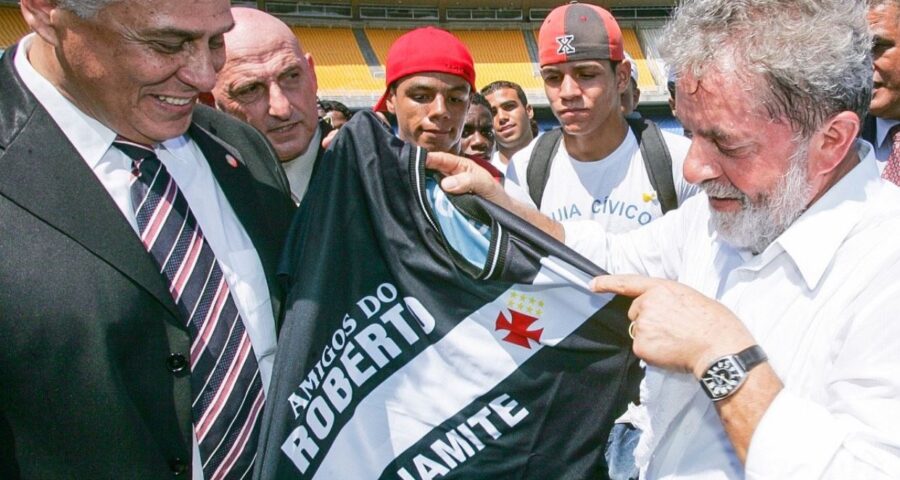 Lula postou em suas redes sociais dizendo: 'Roberto Dinamite foi um gigante na história do Vasco da Gama e do futebol brasileiro' - Foto: Reprodução/Twitter@LulaOficial