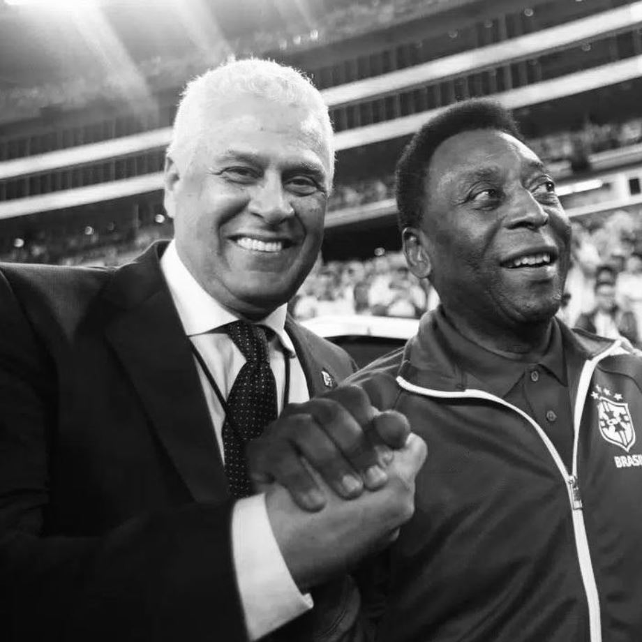O Santos postou foto com Dinamite e Pelé dizendo: 'Heróis eternizados" - Foto: Reprodução/Twitter@santosfc