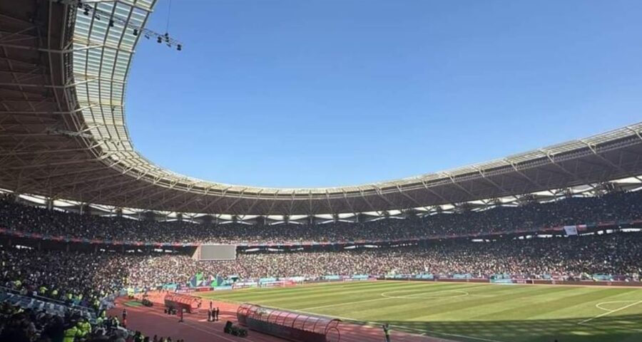 O Estádio de Basra estava tomado de gente - Foto: Reprodução/Twitter@SoccerIraq