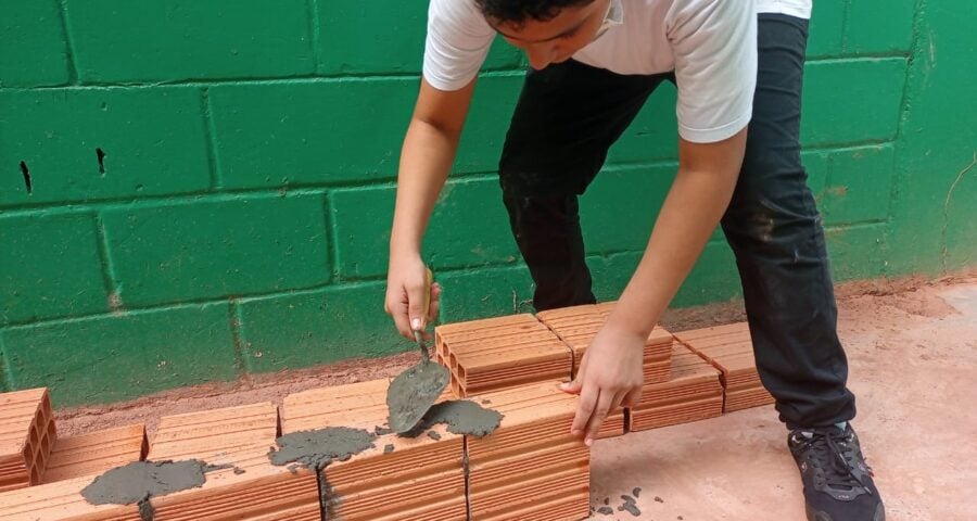 Alunos aplicam conhecimentos matemáticos em construção - Foto: Acervo pessoal /Paulo Ricardo