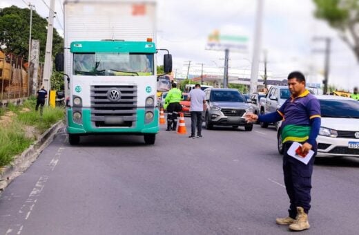 Manaus restringe a circulação de veículos pesados em principais avenidas e ruas