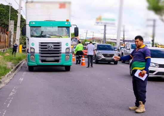 Manaus restringe a circulação de veículos pesados em principais avenidas e ruas