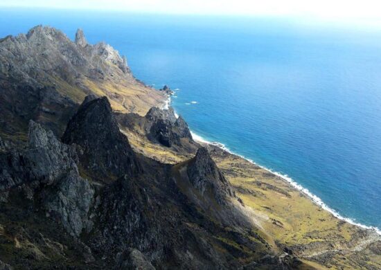 Estudo encontra rochas compostas de plástico na Ilha da Trindade