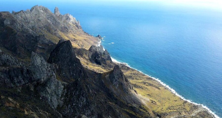 Estudo encontra rochas compostas de plástico na Ilha da Trindade