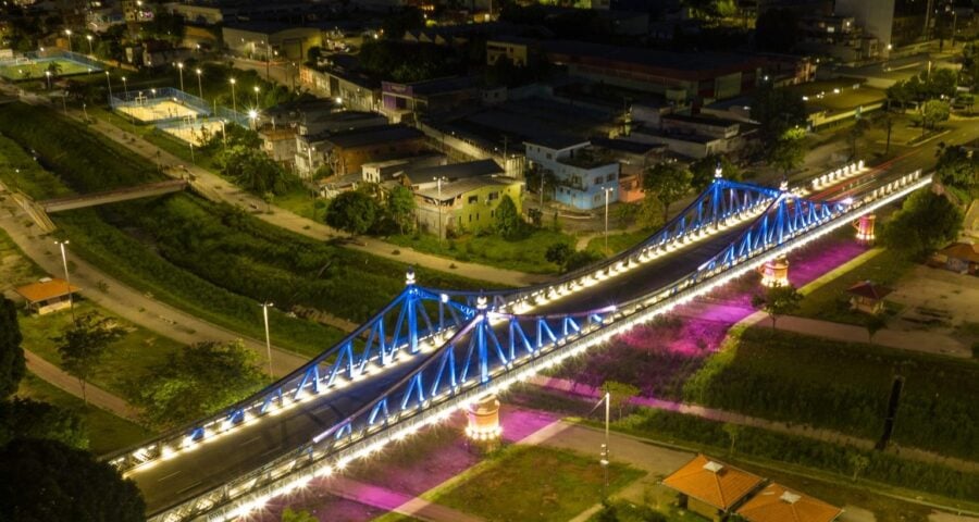 Iluminação Cênica da ponte Benjamin Constant na avenida Sete de Setembro - Foto: Alcides Neto/ Semcom / Divulgação