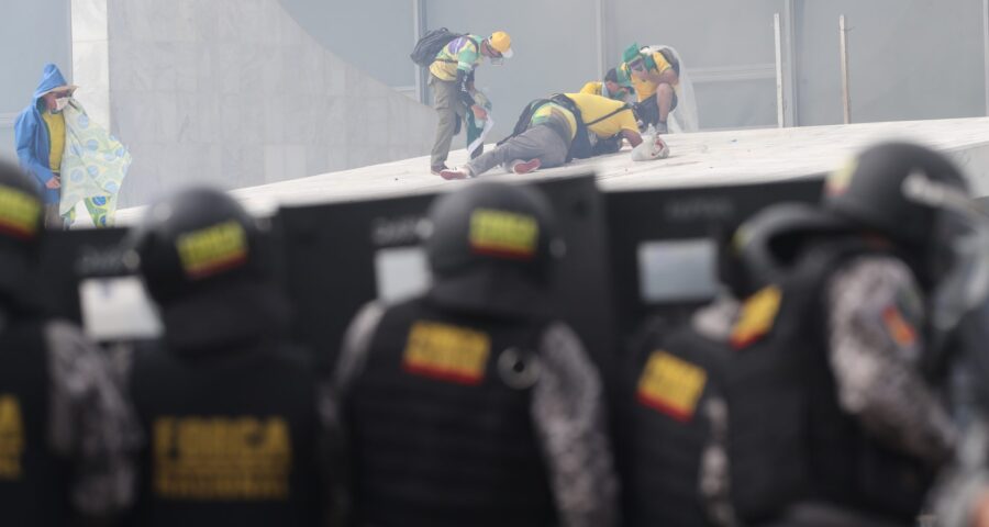 Manifestação em Brasília: Bolsonaristas radicais invadem Congresso Nacional