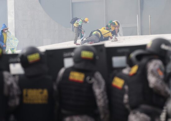 Manifestação em Brasília: Bolsonaristas radicais invadem Congresso Nacional