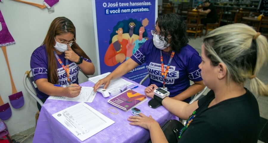 Janeiro roxo - Ação educativa para combate e prevenção da hanseníase em Manaus - Foto: Henrique Silva / Semsa