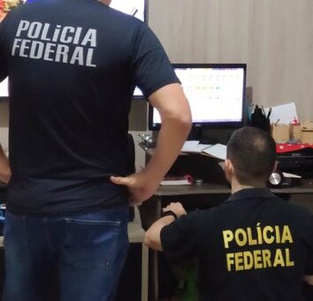 Polícia Federal durante Operação Rede de Proteção, com objetivo de reprimir crimes sexuais contra crianças e adolescentes - Foto: Divulgação/PF