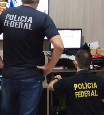 Polícia Federal durante Operação Rede de Proteção, com objetivo de reprimir crimes sexuais contra crianças e adolescentes - Foto: Divulgação/PF