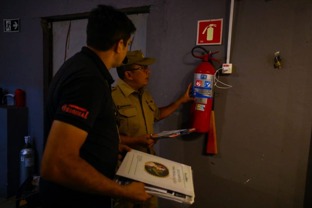 Corpo de Bombeiros fiscaliza bares e restaurantes durante 'Operação Ambiente Seguro' - Foto: Arthur Castro/Secom
