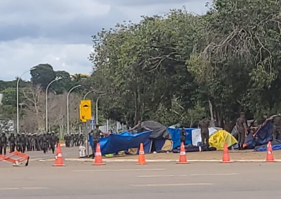 PM e Exército fazem operação para dissolver acampamento bolsonarista em Brasília 1