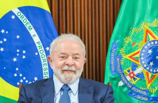 Lula ressalta aprovação de propostas por Rui Costa, ministro da Casa Civil, durante reunião ministerial - Foto: Ricardo Stuckert/PR